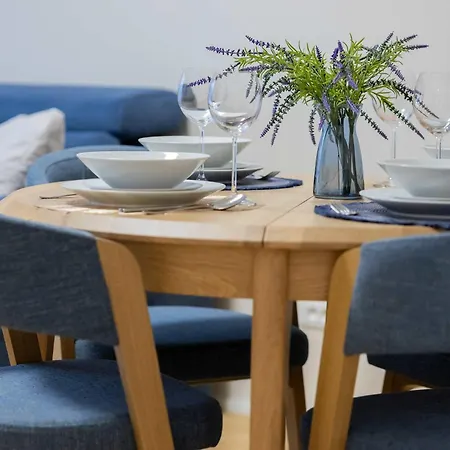 Air Conditioned With Parking And Desk For Remote Work In By Renters Lejlighed