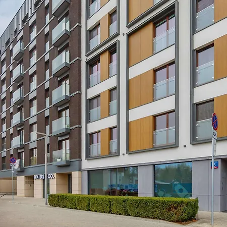 Lejlighed Air Conditioned With Parking And Desk For Remote Work In By Renters