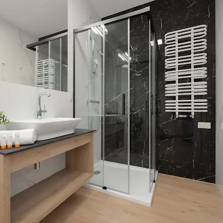 Lejlighed Air Conditioned With Parking And Desk For Remote Work In By Renters *