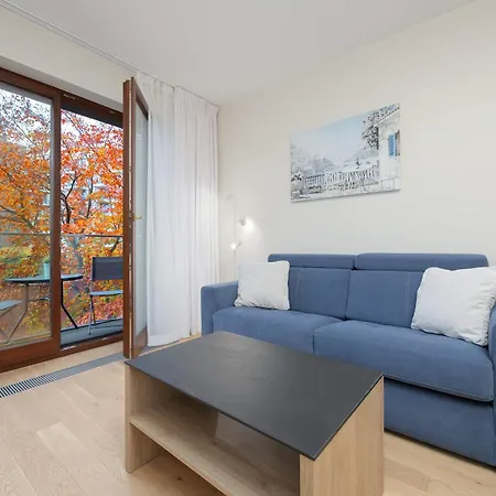 Apartment Air Conditioned With Parking And Desk For Remote Work In By Renters