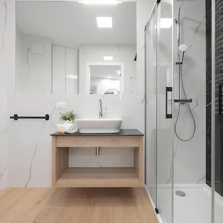 Apartment Air Conditioned With Parking And Desk For Remote Work In By Renters