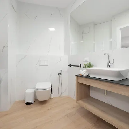 Air Conditioned With Parking And Desk For Remote Work In By Renters
